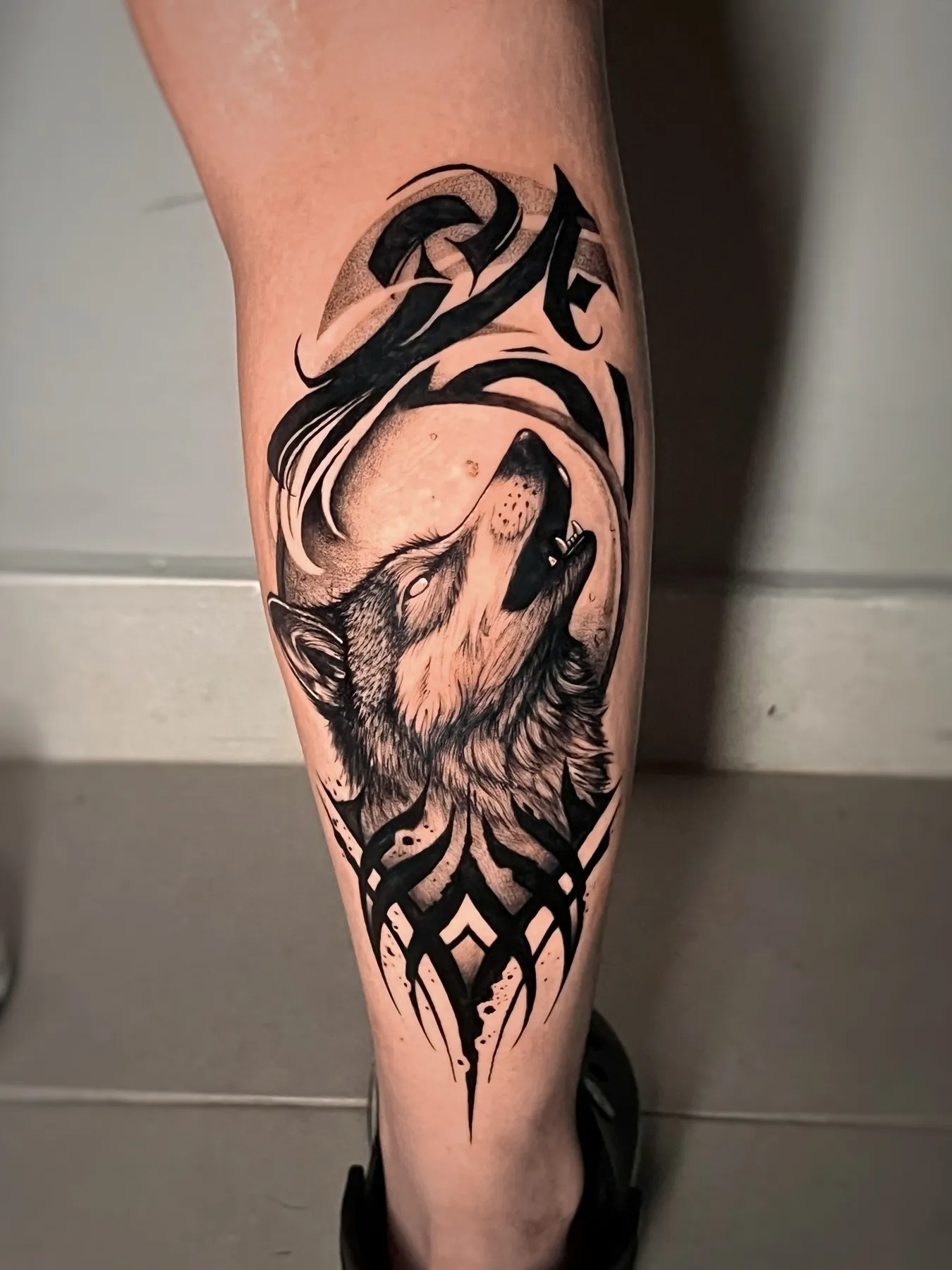 Tatuagem projetos autorais feita por Laura Teixeira