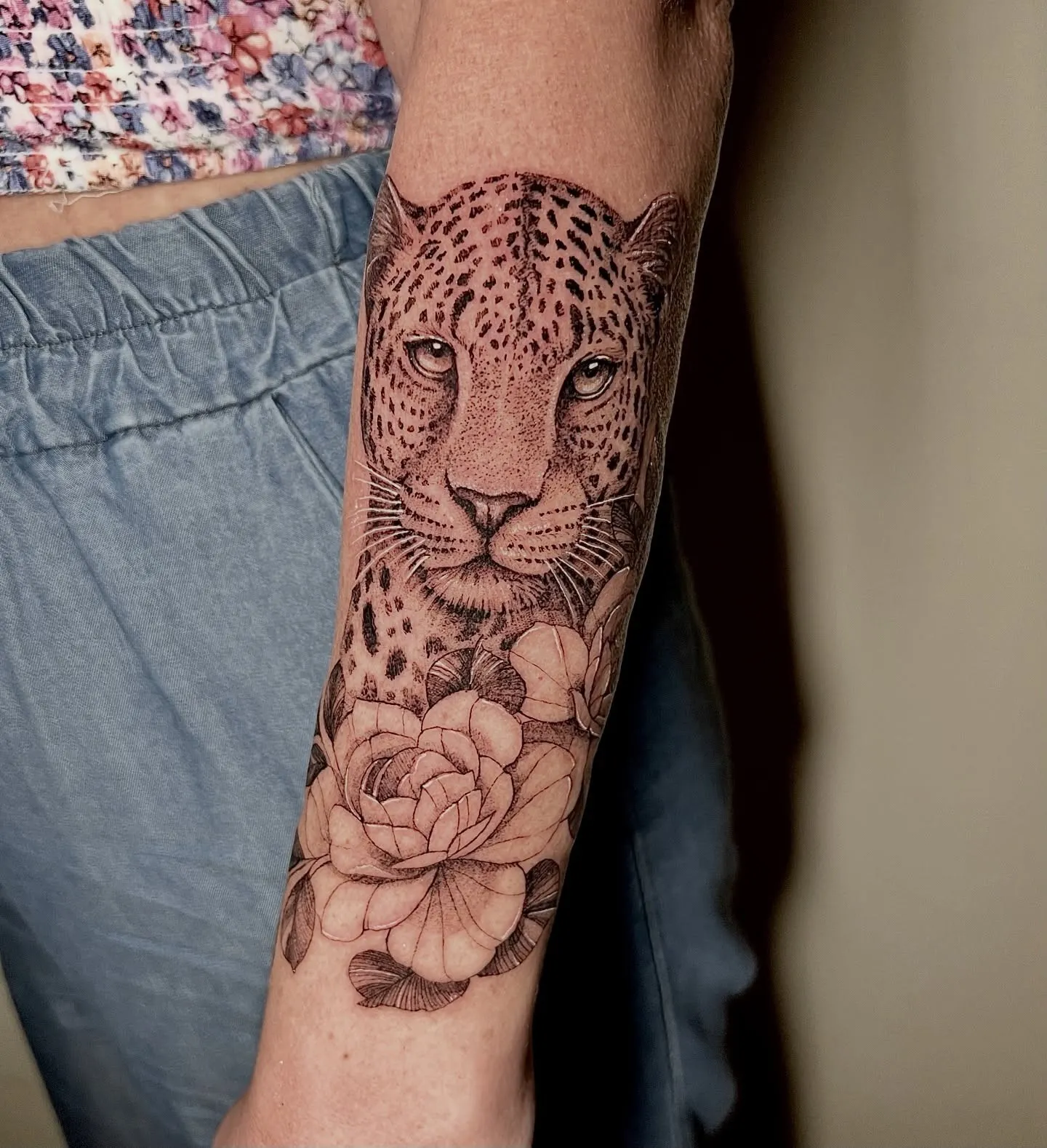 Tatuagem projetos autorais feita por Laura Teixeira
