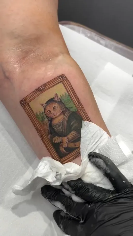 Tatuagem microrealismo feita por Laura Teixeira